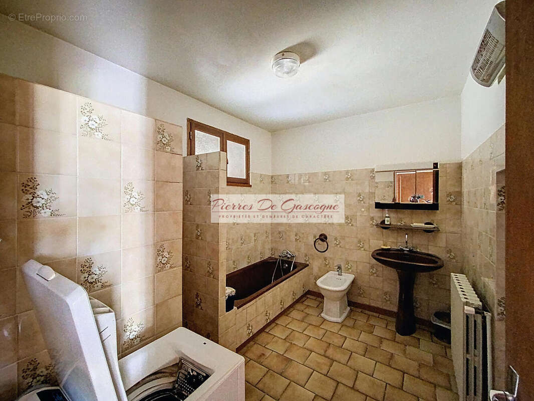 Maison à CASTERA-VERDUZAN