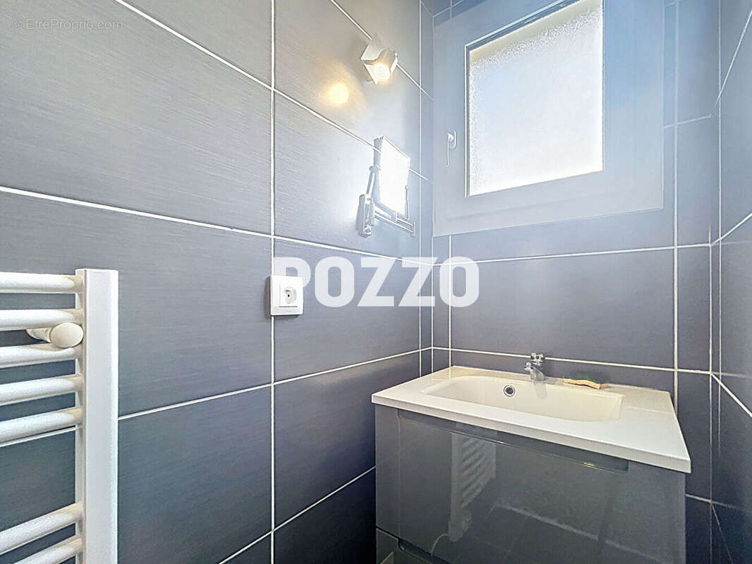 Maison à LA RIVIERE-SAINT-SAUVEUR