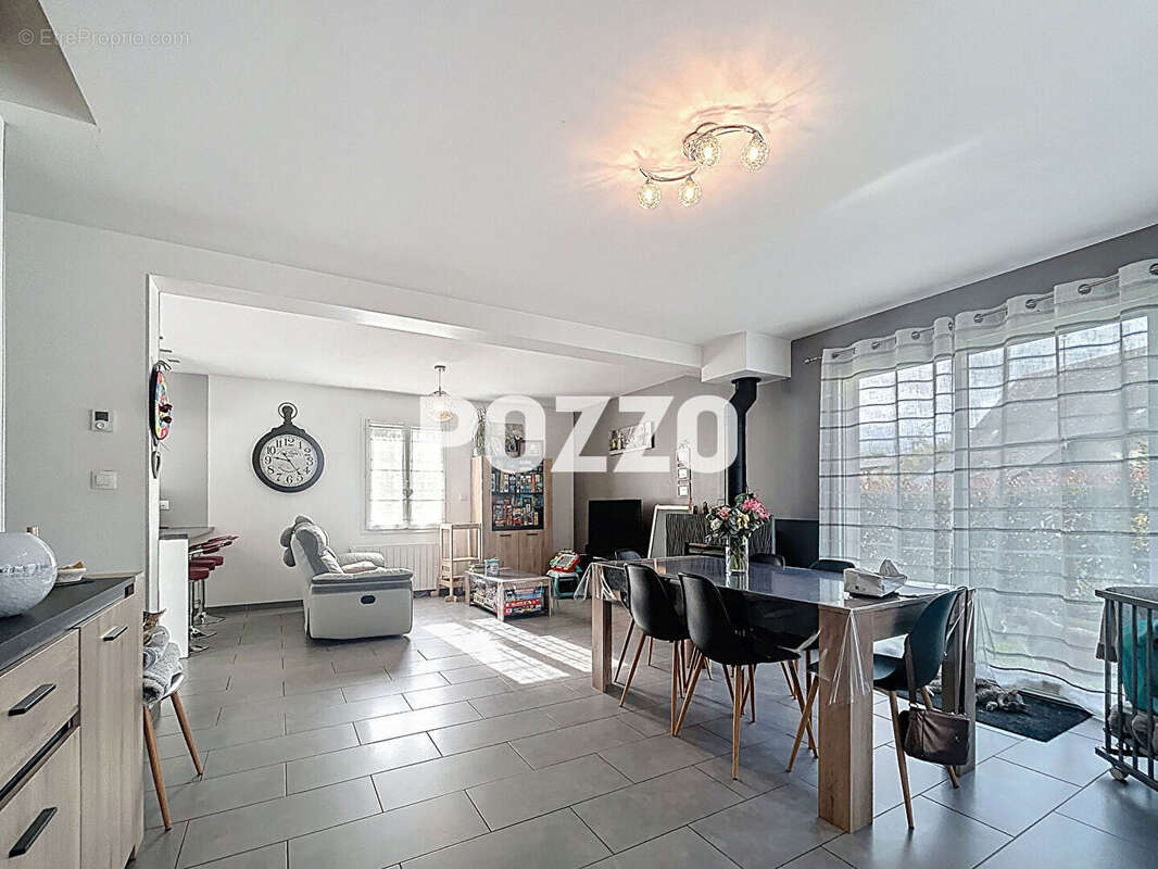 Maison à LA RIVIERE-SAINT-SAUVEUR