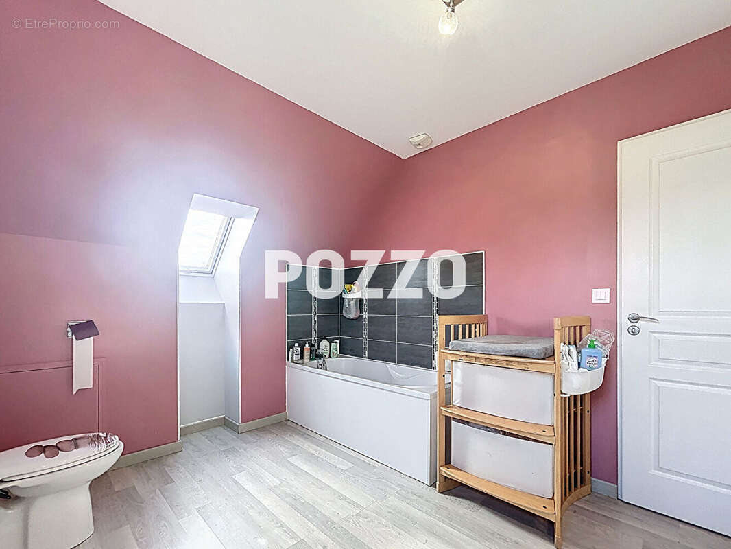 Maison à LA RIVIERE-SAINT-SAUVEUR