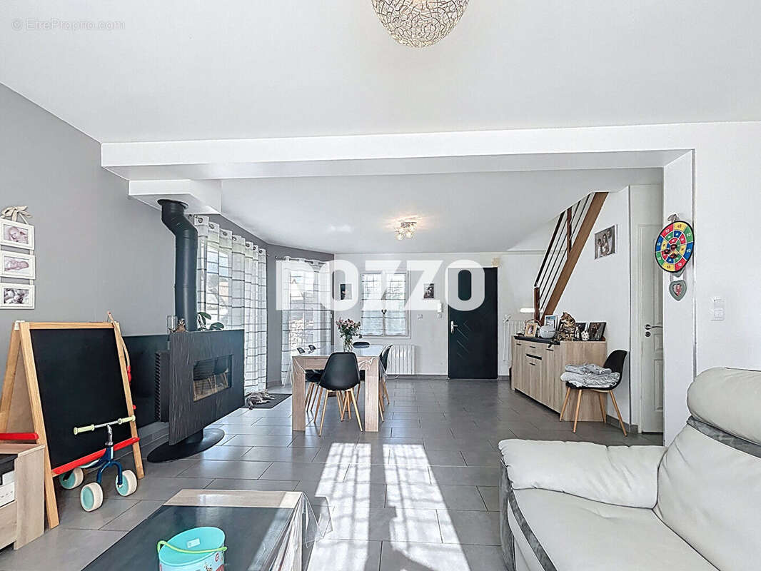 Maison à LA RIVIERE-SAINT-SAUVEUR