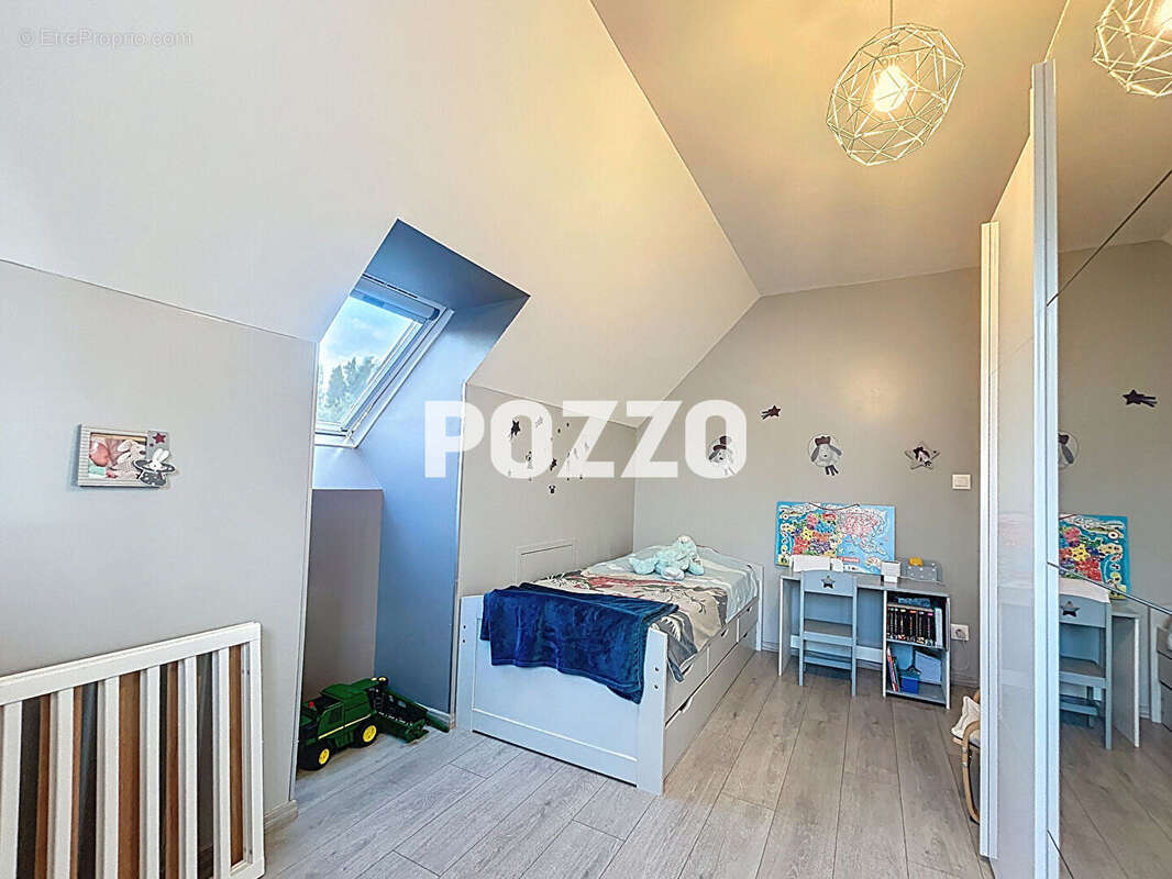 Maison à LA RIVIERE-SAINT-SAUVEUR