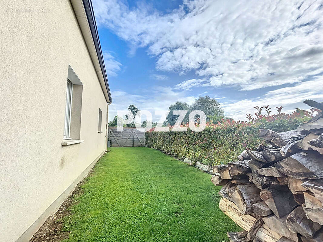 Maison à LA RIVIERE-SAINT-SAUVEUR