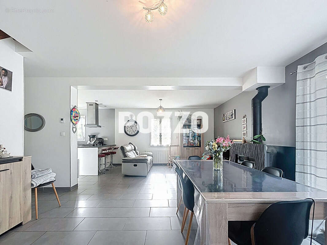 Maison à LA RIVIERE-SAINT-SAUVEUR