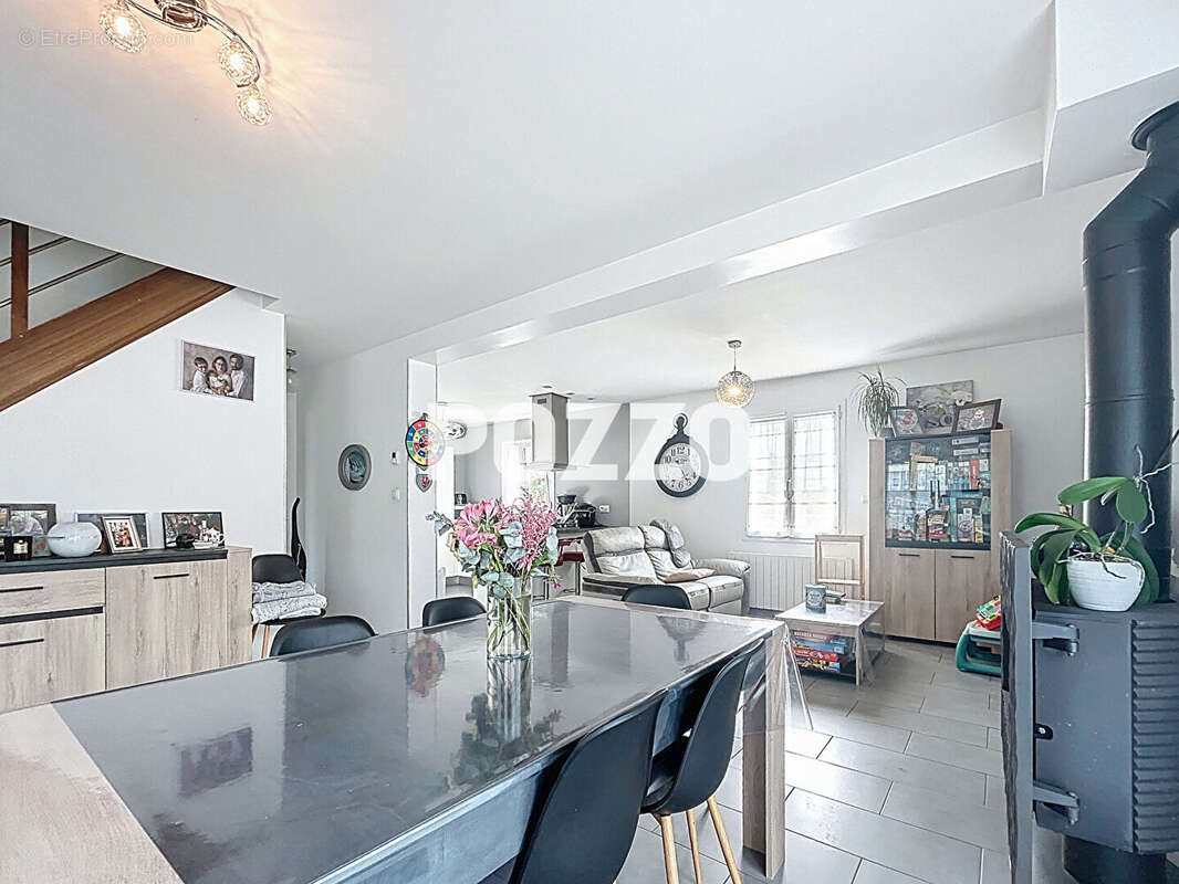 Maison à LA RIVIERE-SAINT-SAUVEUR