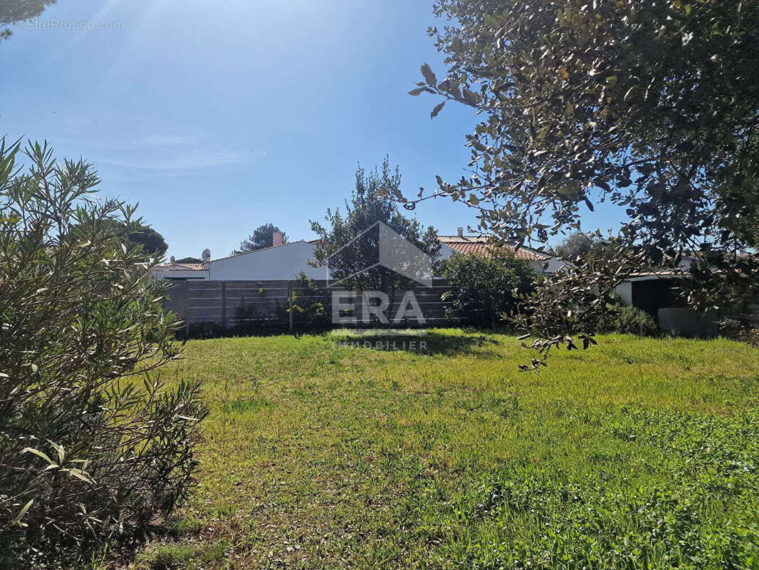 Terrain à LA COUARDE-SUR-MER