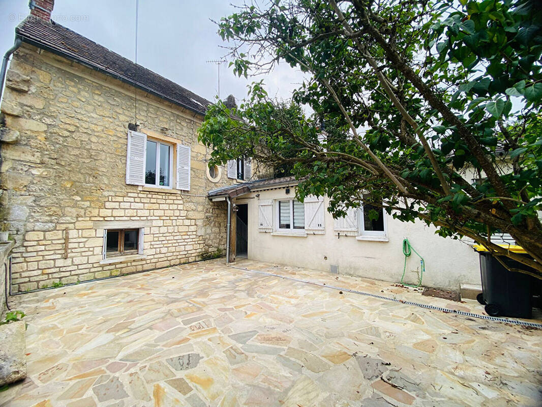 Maison à NESLES-LA-VALLEE