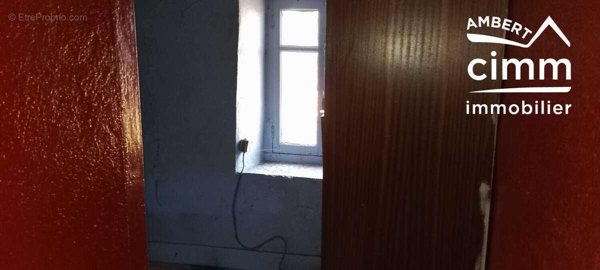 Maison à SAINT-AMANT-ROCHE-SAVINE