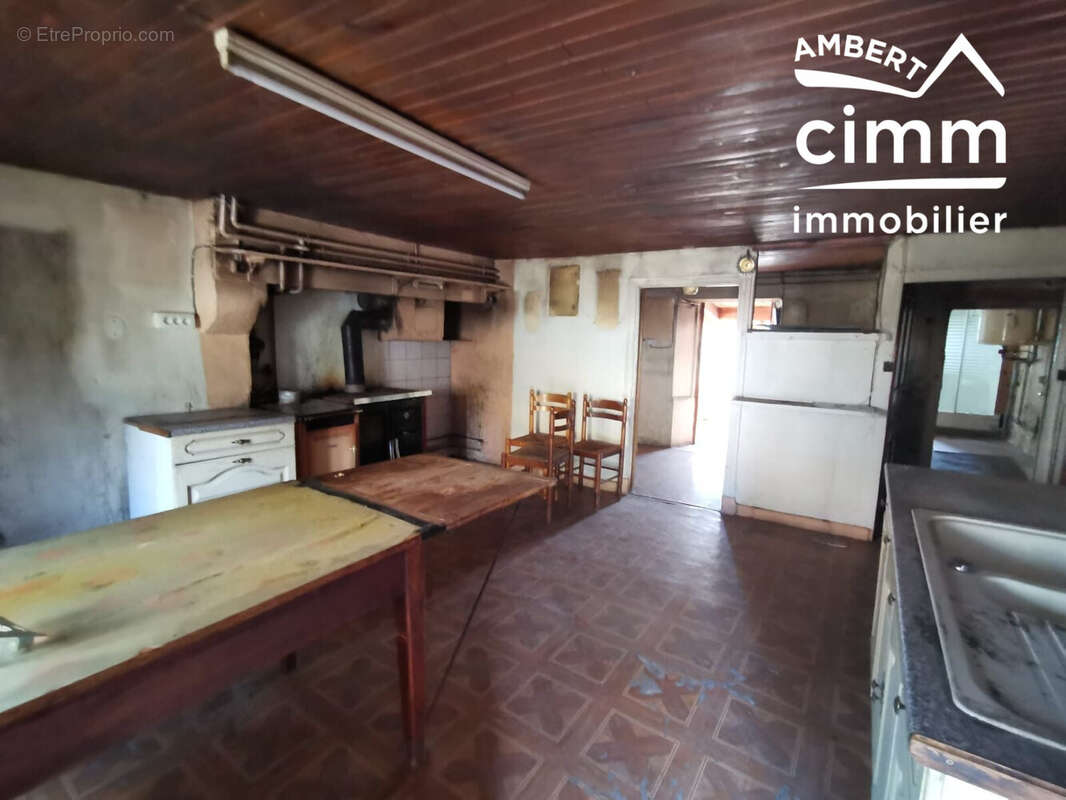 Maison à SAINT-AMANT-ROCHE-SAVINE