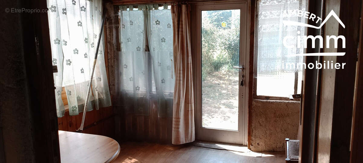 Maison à SAINT-AMANT-ROCHE-SAVINE