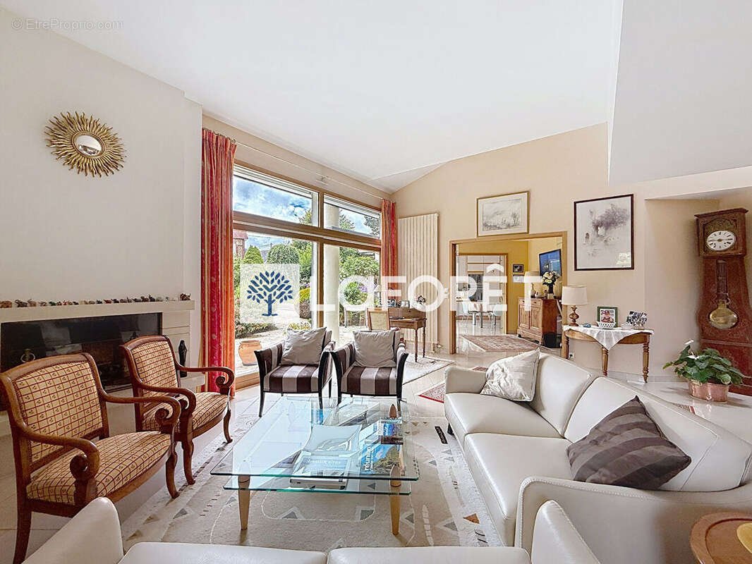 Maison à LE MESNIL-ESNARD