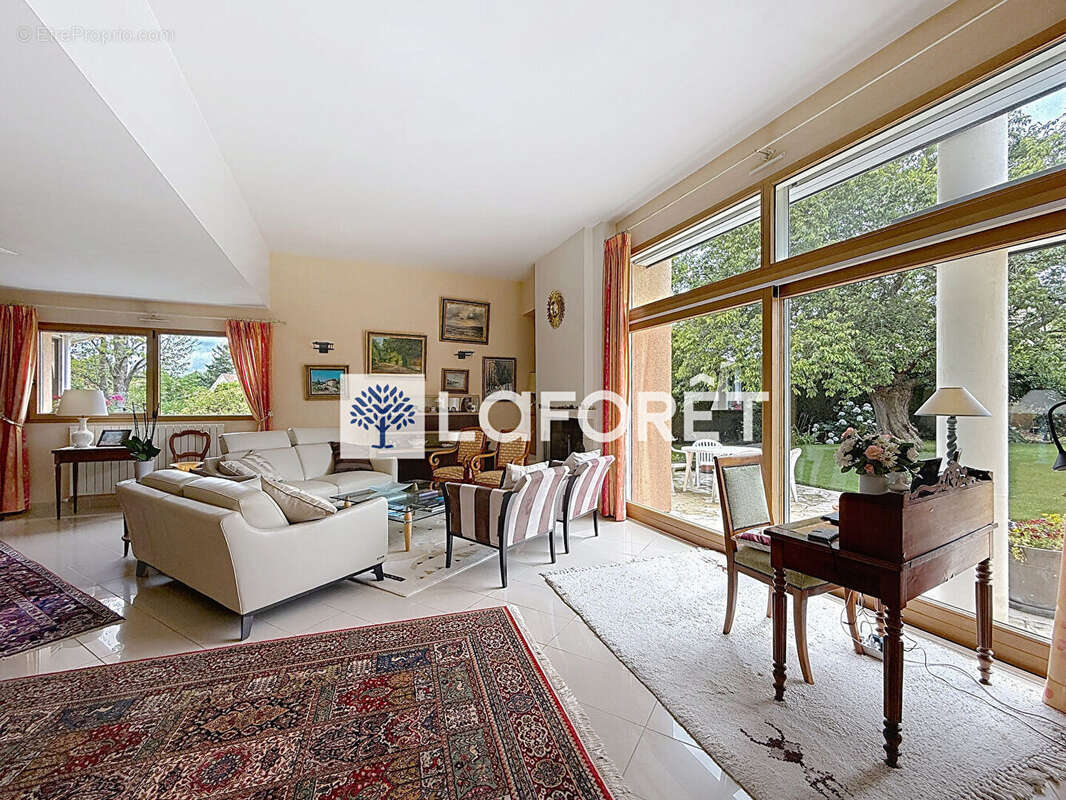 Maison à LE MESNIL-ESNARD