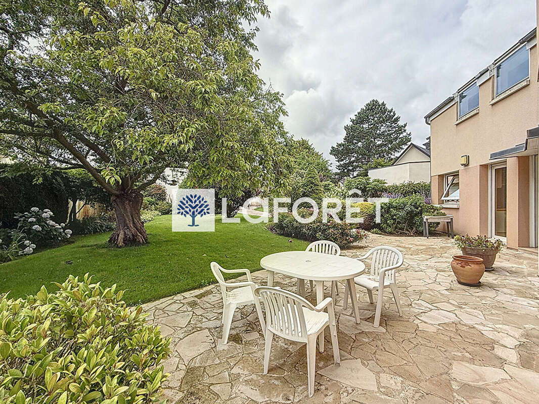 Maison à LE MESNIL-ESNARD