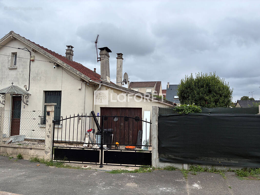 Terrain à OZOIR-LA-FERRIERE