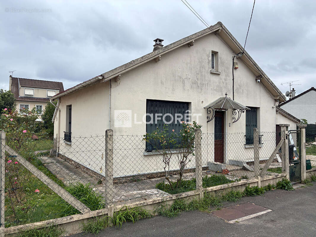 Terrain à OZOIR-LA-FERRIERE