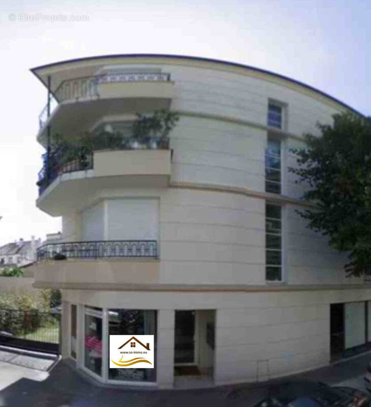 Photo 1 - Commerce à SAINT-MAUR-DES-FOSSES