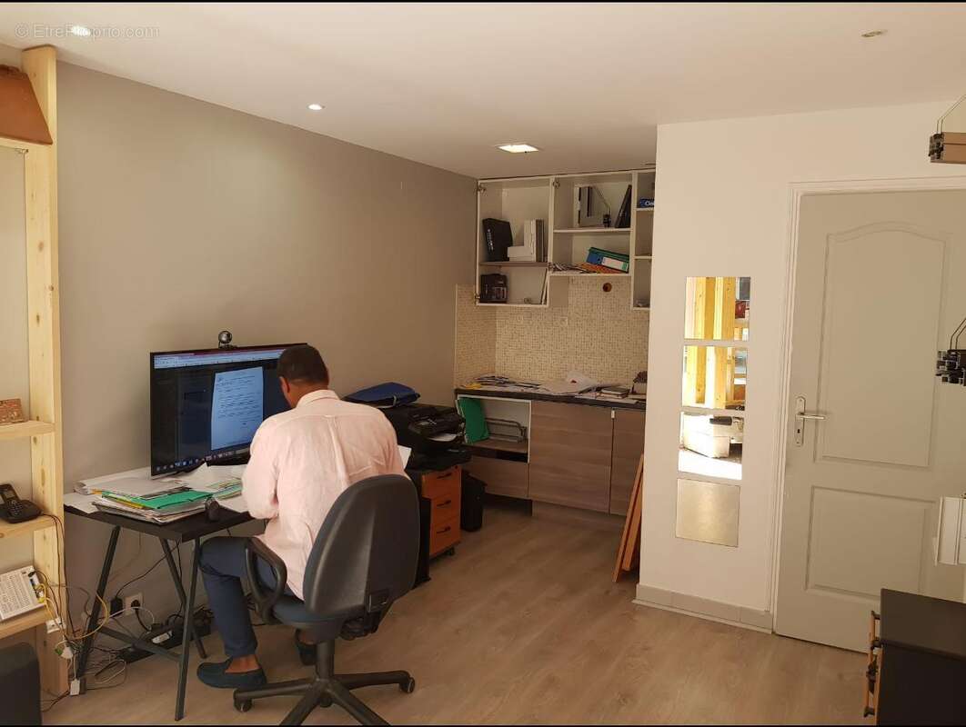 Photo 3 - Commerce à SAINT-MAUR-DES-FOSSES