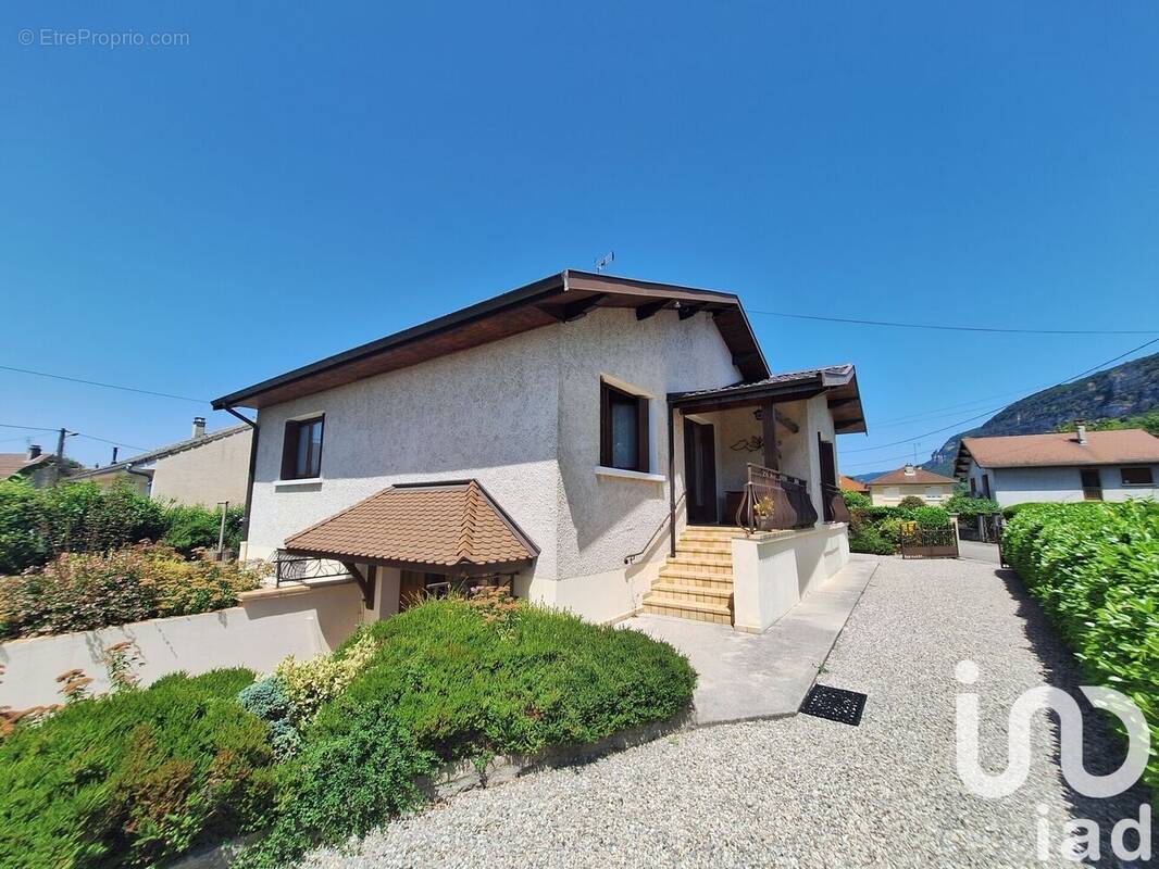 Photo 1 - Maison à SERRIERES-DE-BRIORD