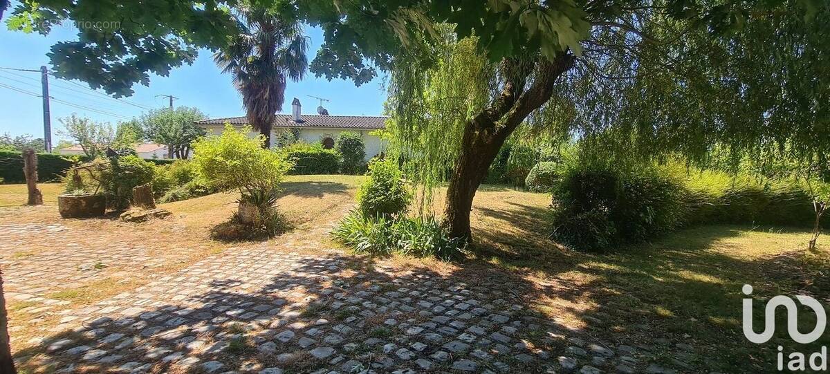 Photo 1 - Maison à CHANIERS