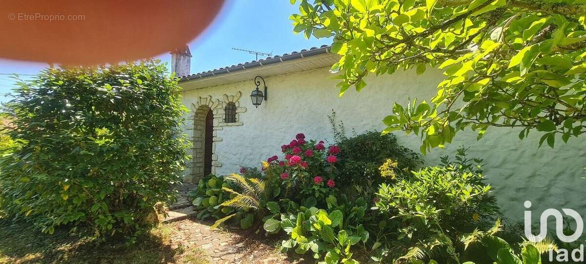 Photo 2 - Maison à CHANIERS