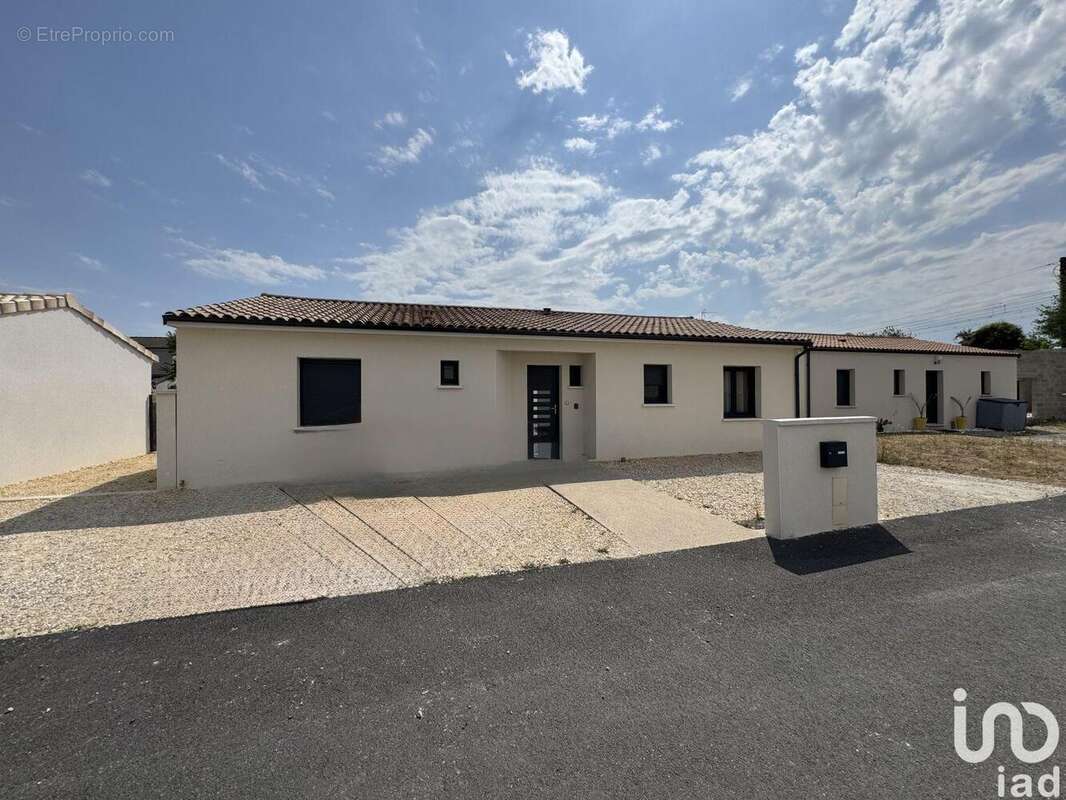 Photo 2 - Maison à LA COURONNE