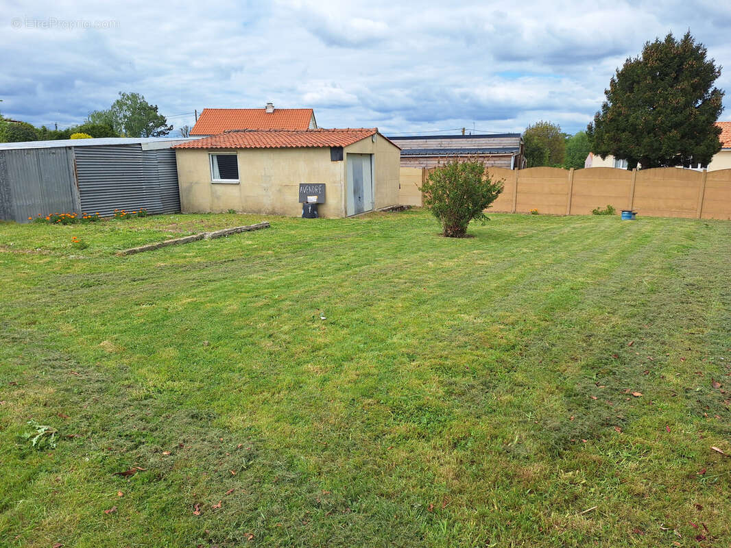 Terrain à LA CHAPELLE-BASSE-MER