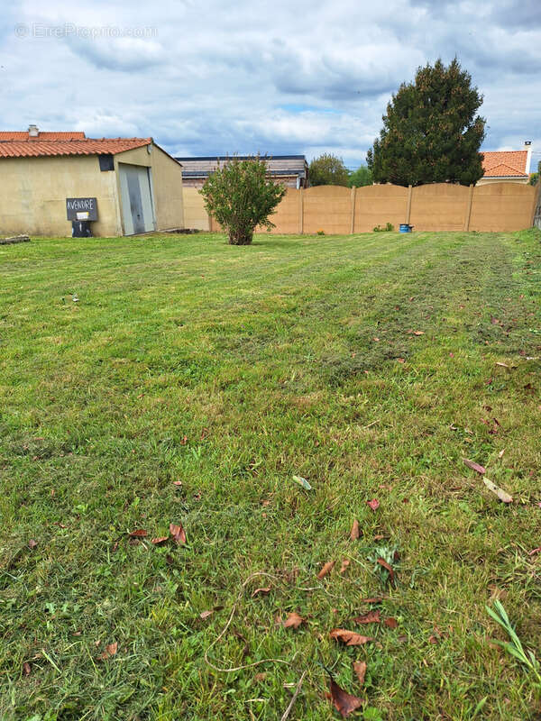 Terrain à LA CHAPELLE-BASSE-MER