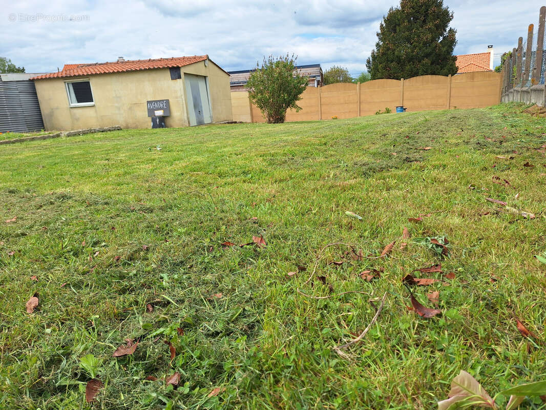 Terrain à LA CHAPELLE-BASSE-MER