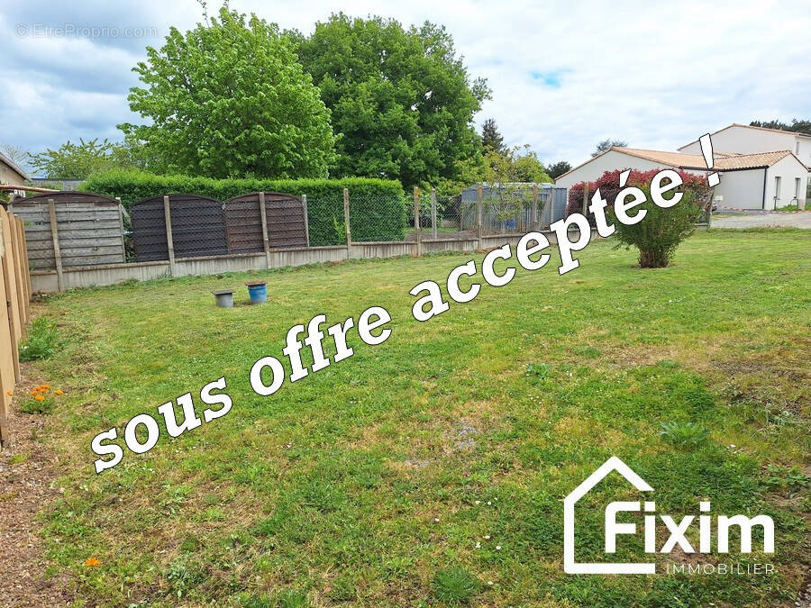 Terrain à LA CHAPELLE-BASSE-MER