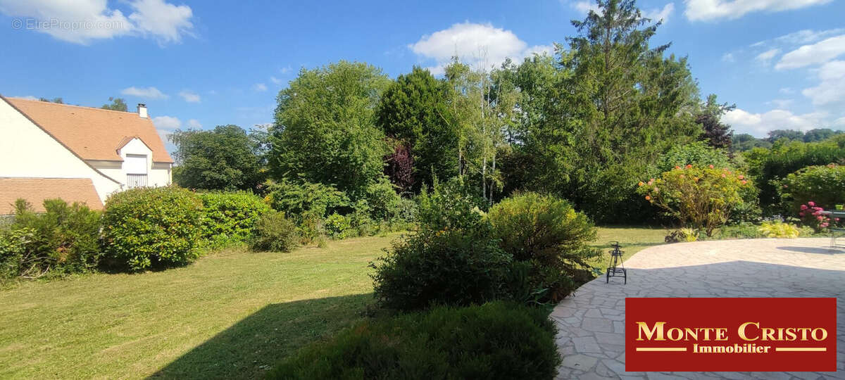 Maison à SAINT-NOM-LA-BRETECHE