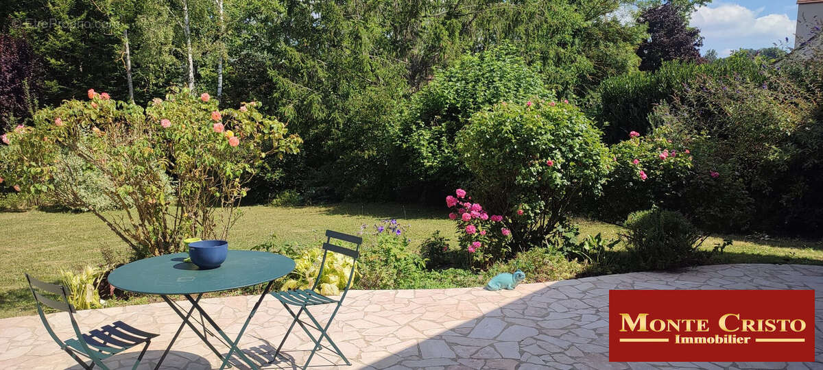 Maison à SAINT-NOM-LA-BRETECHE