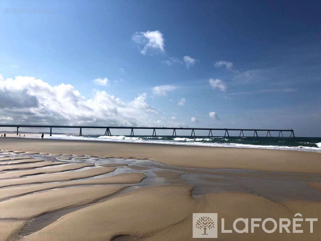 Parking à LA TESTE-DE-BUCH