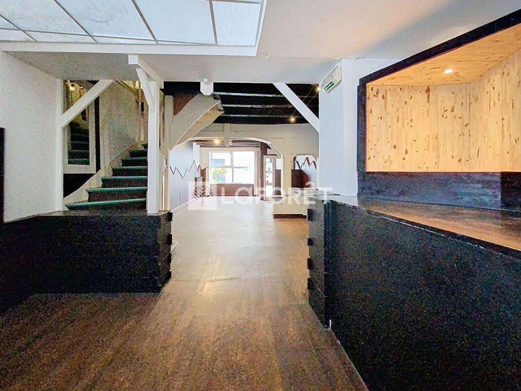 Commerce à NEUFCHATEAU