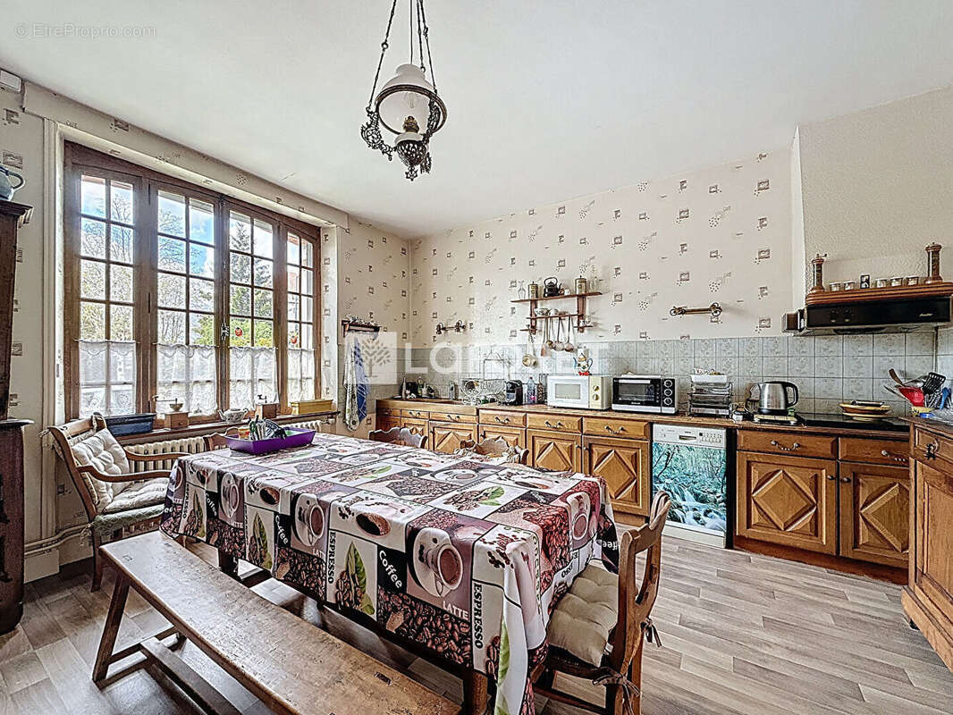 Maison à NEUFCHATEAU