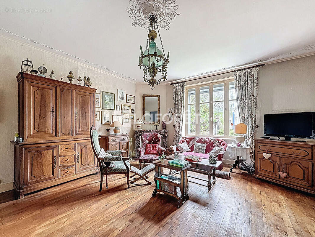 Maison à NEUFCHATEAU