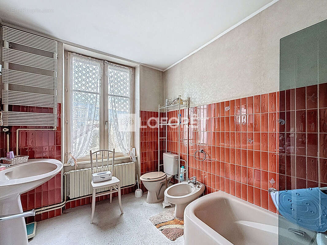 Maison à NEUFCHATEAU