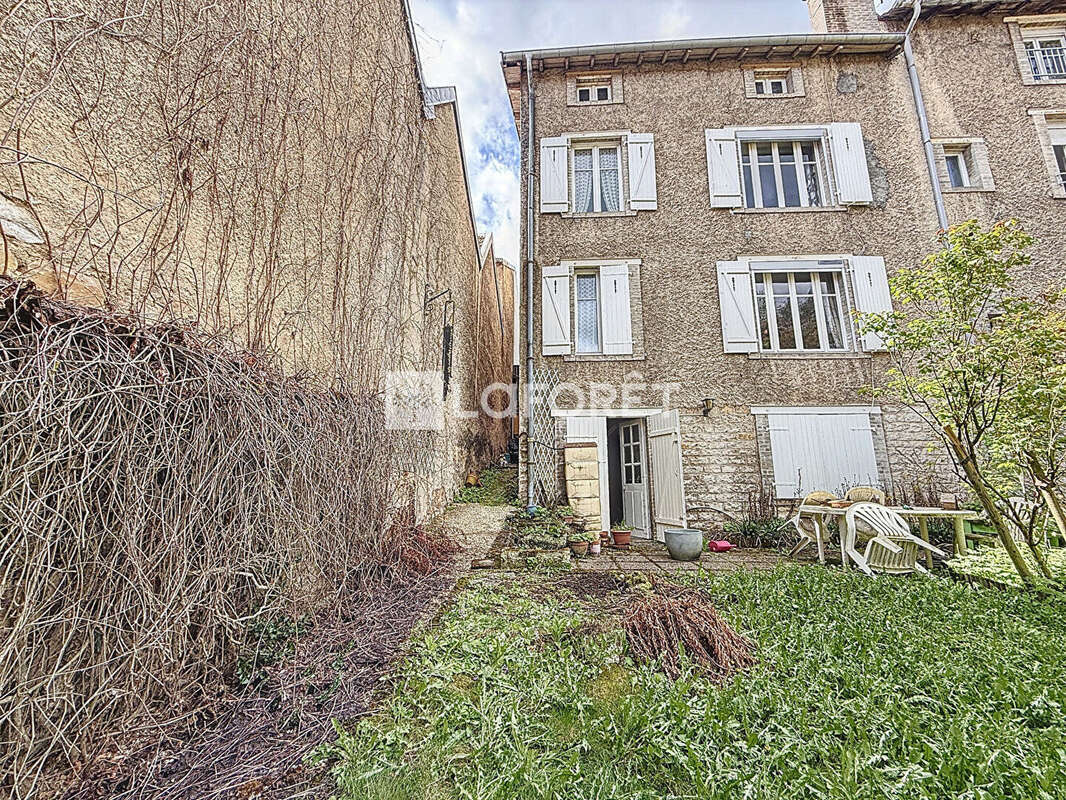 Maison à NEUFCHATEAU