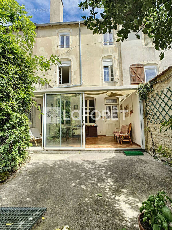 Maison à NEUFCHATEAU