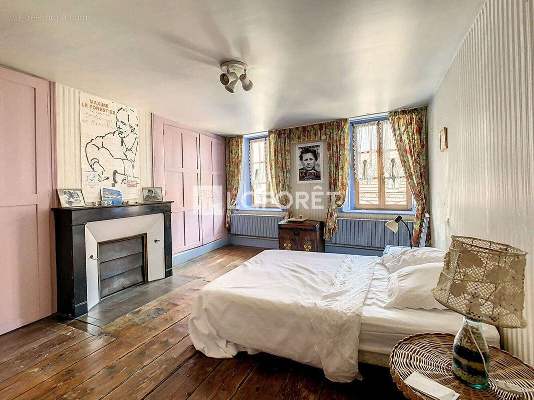 Maison à NEUFCHATEAU