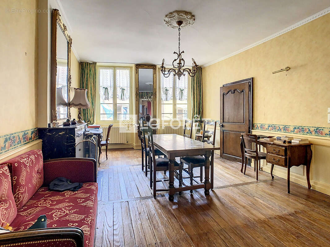 Maison à NEUFCHATEAU