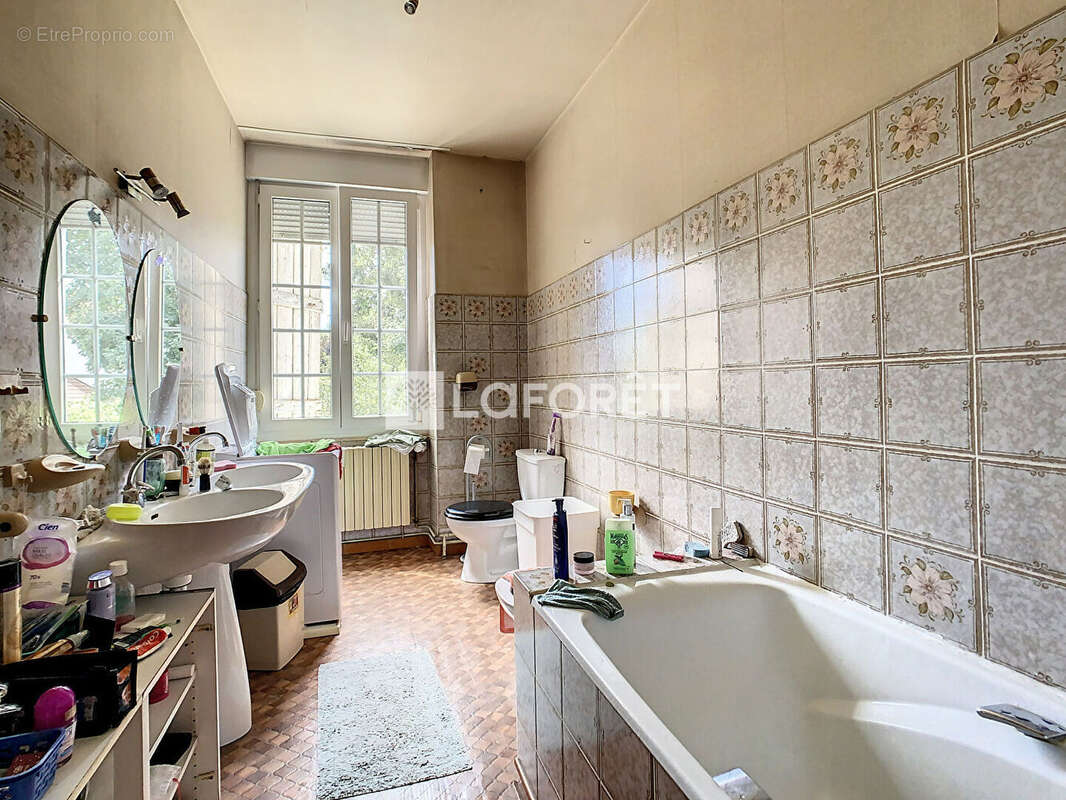 Maison à NEUFCHATEAU