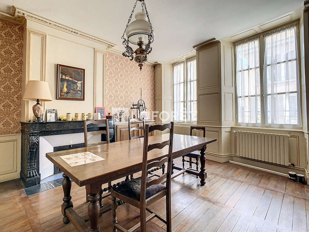 Maison à NEUFCHATEAU