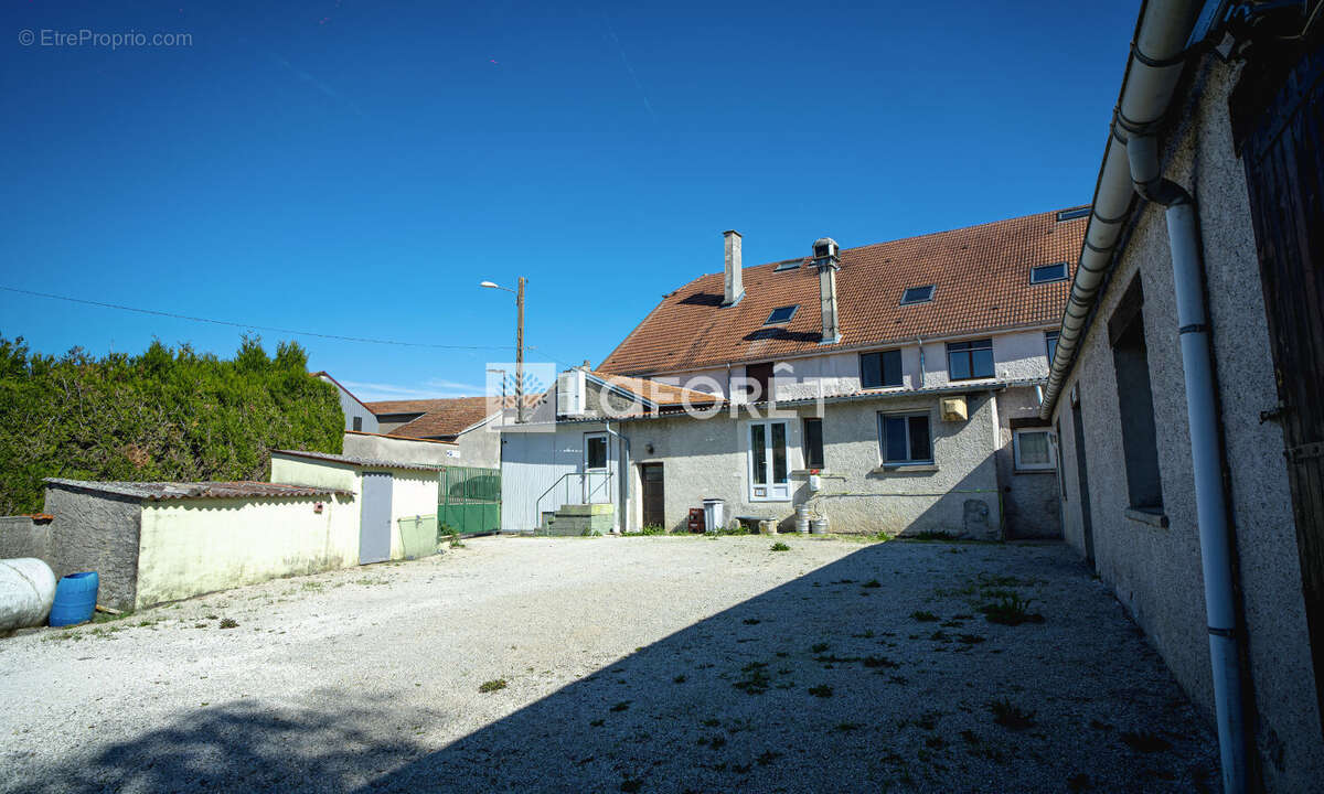 Appartement à BOURG-SAINTE-MARIE