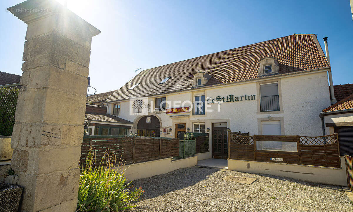 Appartement à BOURG-SAINTE-MARIE
