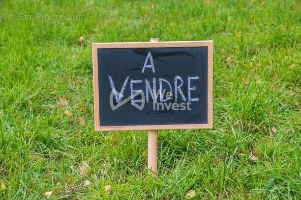 Terrain à SAINT-BRICE