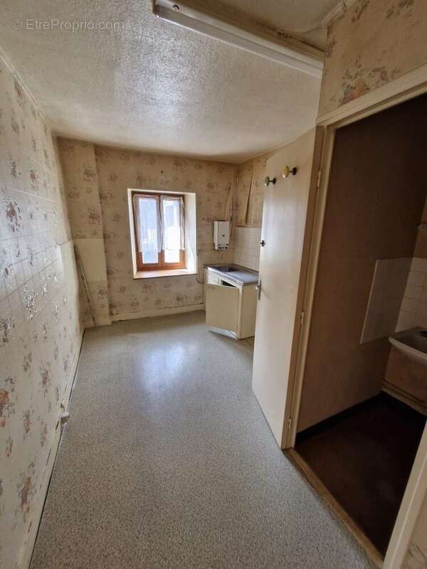 Maison à BESSE-ET-SAINT-ANASTAISE