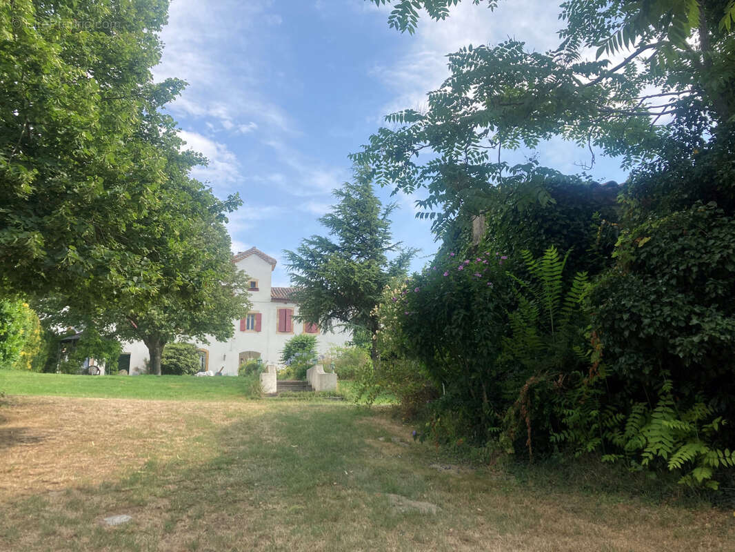 Maison à MAS-SAINTES-PUELLES