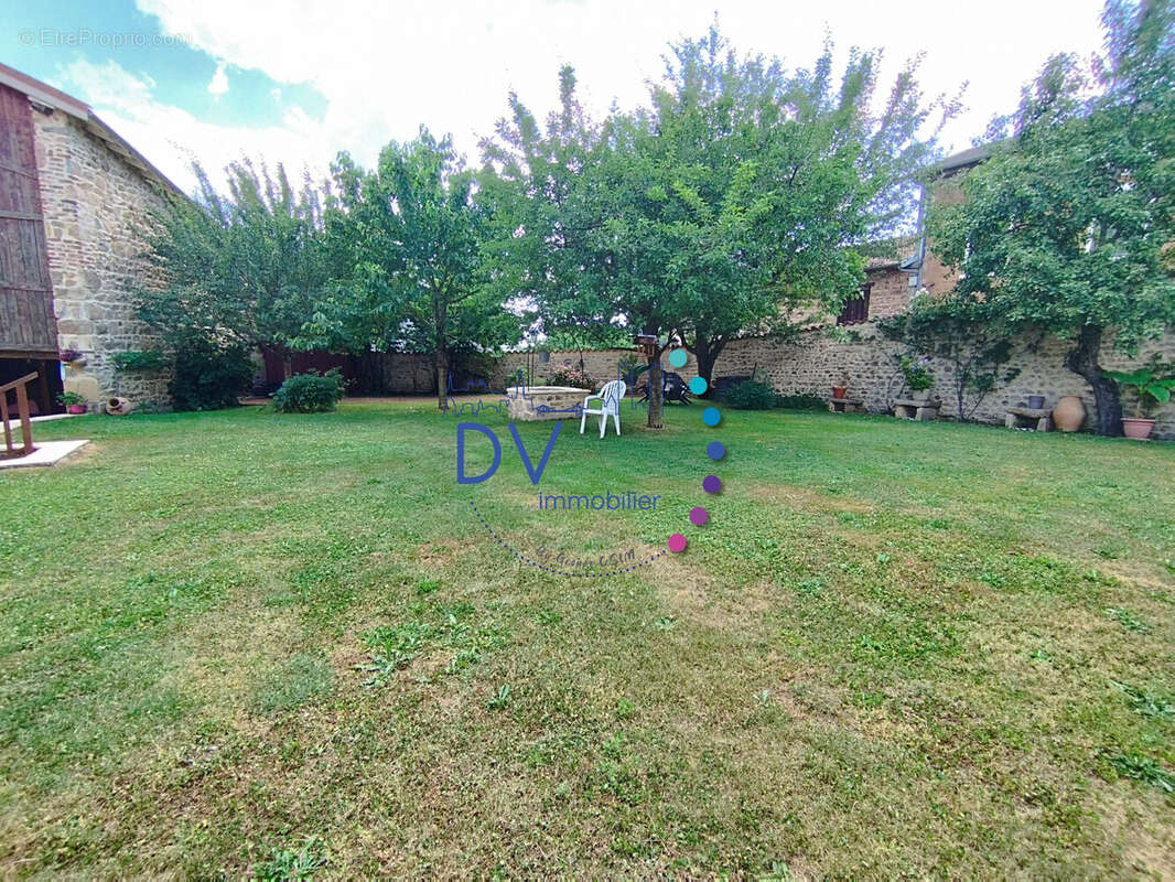 Maison à SAINT-BONNET-LE-TRONCY