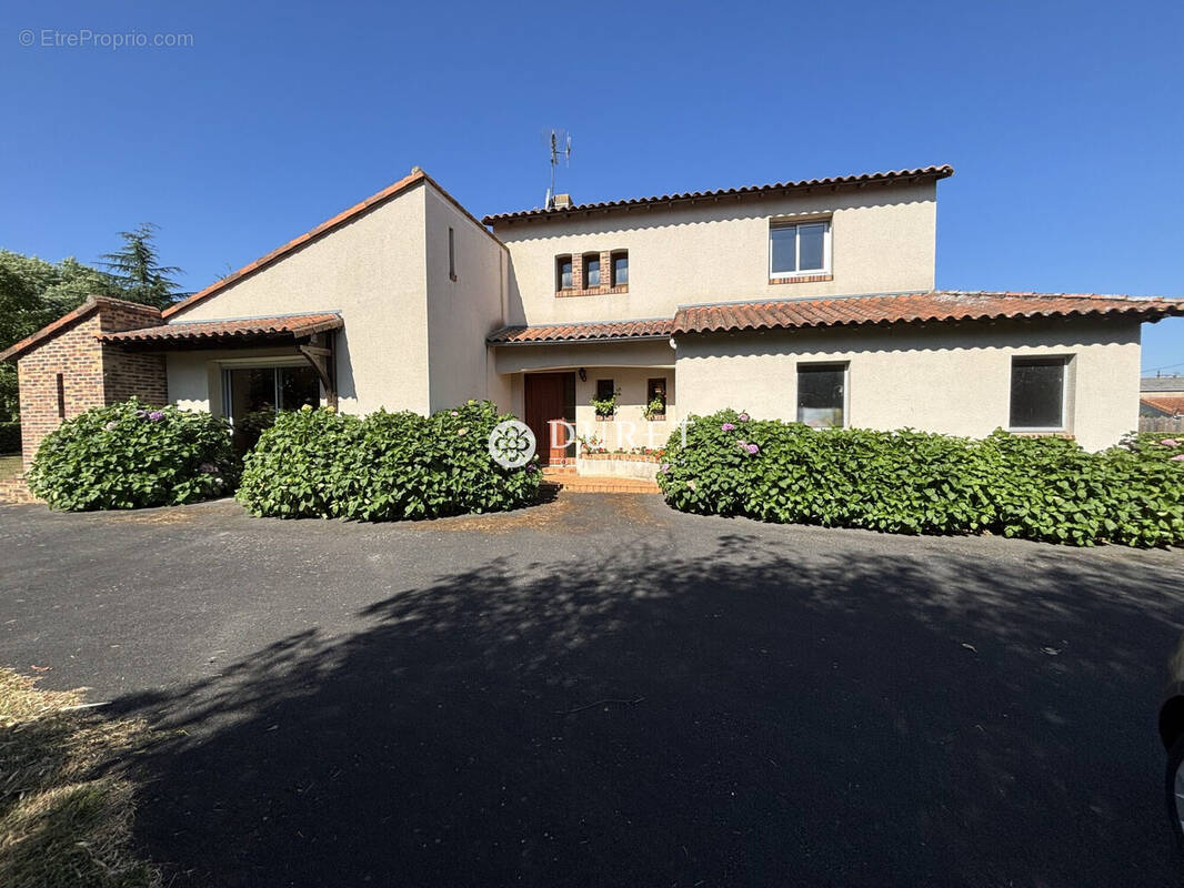 Maison à LE PUISET-DORE