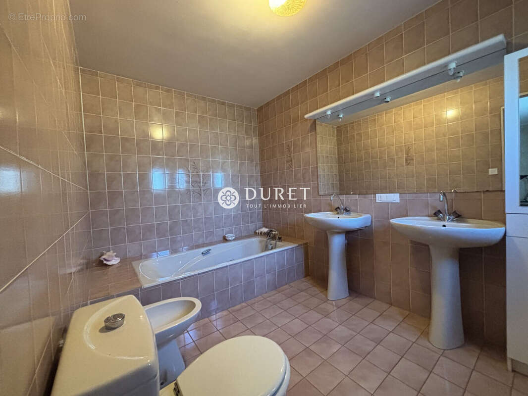 Maison à LE PUISET-DORE